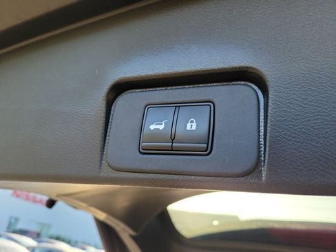 Used 2023 Nissan Rogue SV w/ SV Premium B Package FWD image 10