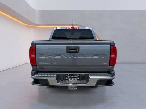 Used 2021 Chevrolet Colorado LT w/ Chrome Appearance Package AWD/4WD image 4