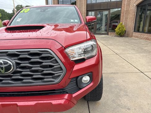 Used 2020 Toyota Tacoma TRD Sport AWD/4WD image 10