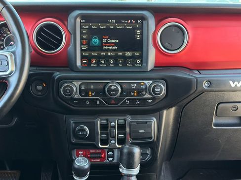 Used 2021 Jeep Wrangler Unlimited Rubicon AWD/4WD image 8