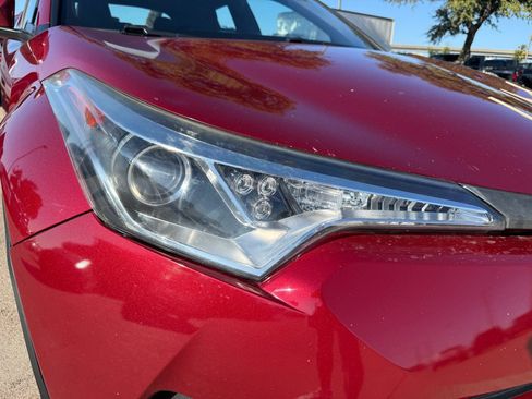 Used 2018 Toyota C-HR XLE FWD image 9