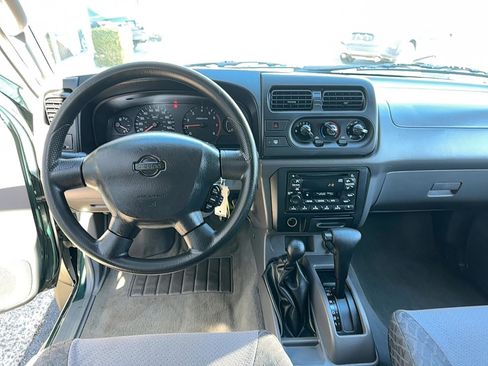Used 2001 Nissan Xterra XE image 7
