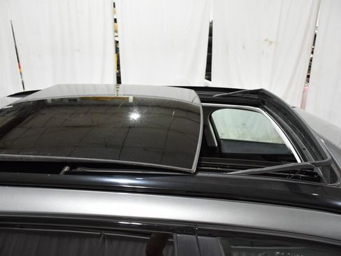 Used 2018 Jaguar F-PACE Prestige image 32