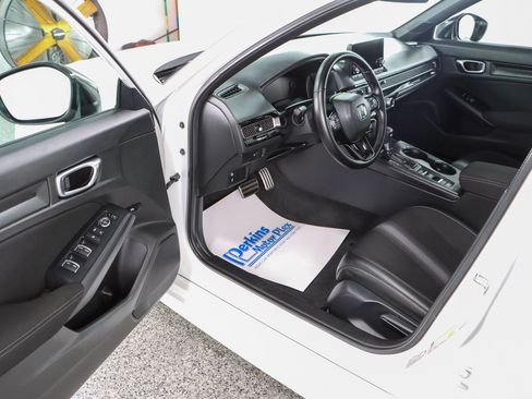 Used 2024 Honda Civic Sport image 3