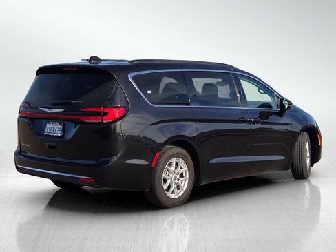 Used 2022 Chrysler Pacifica Touring-L FWD image 4