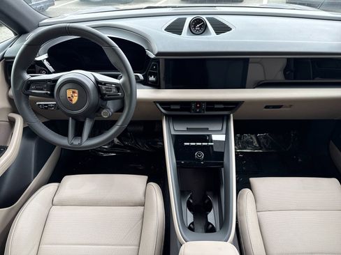 Certified 2025 Porsche Macan Electric image 6