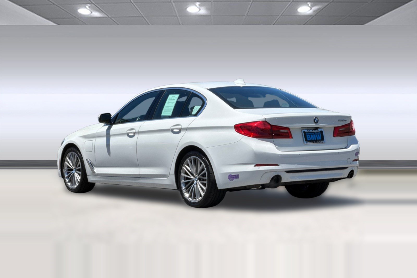Used 2019 BMW 530e w/ Convenience Package RWD image 3