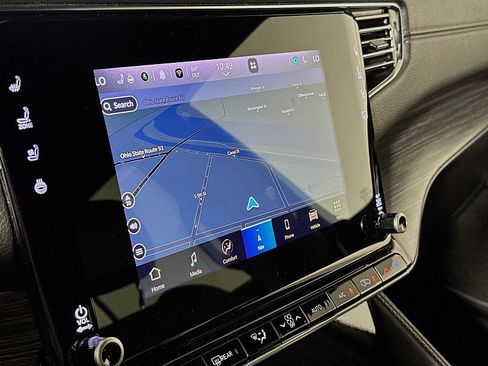 Used 2023 Jeep Wagoneer L Series III w/ Preferred Equipment Group image 15