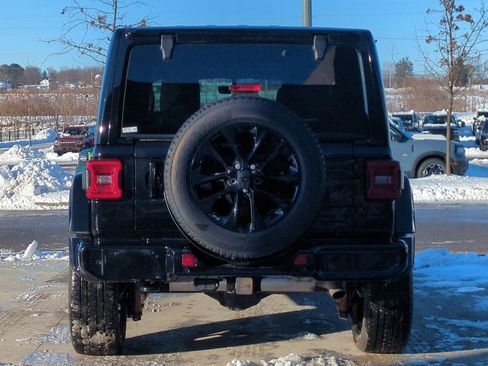 Used 2022 Jeep Wrangler Unlimited Sahara image 5