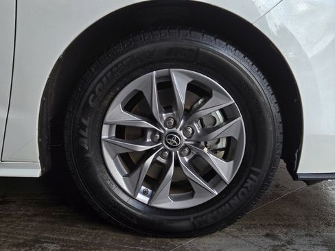 Certified 2023 Toyota Sienna LE FWD image 7