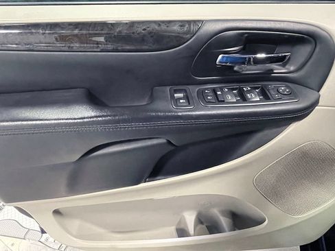 Used 2017 Dodge Grand Caravan SE w/ Power Window Group FWD image 18