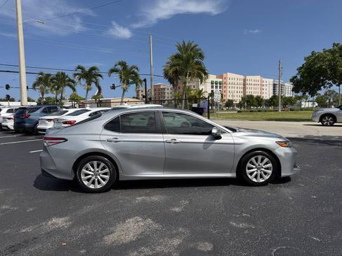 Used 2018 Toyota Camry LE FWD image 5