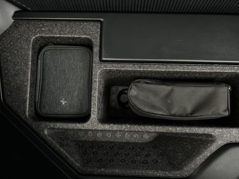 Used 2025 Rivian R1S Adventure AWD/4WD image 33