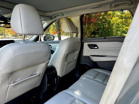 Used 2021 Nissan Rogue SL image 17