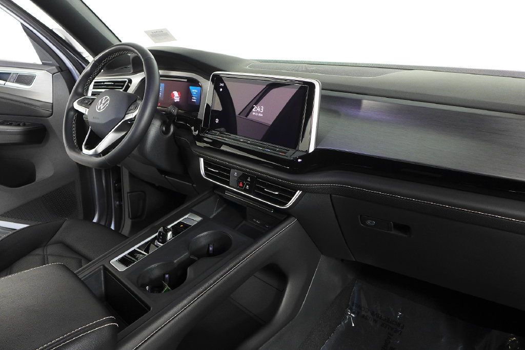 Used 2024 Volkswagen Atlas Cross Sport SE FWD image 13