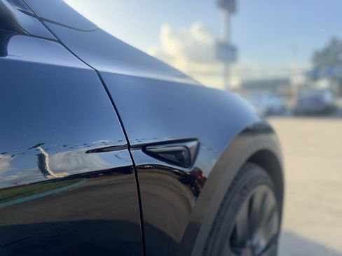 Used 2022 Tesla Model Y Performance AWD/4WD image 25