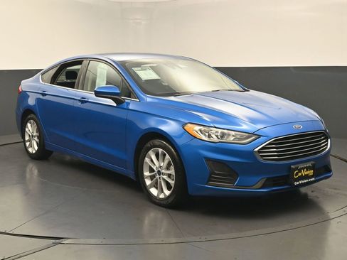 Used 2020 Ford Fusion SE FWD image 3