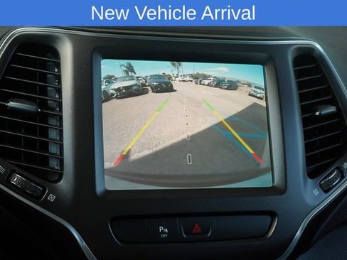 Used 2019 Jeep Cherokee Trailhawk AWD/4WD image 23