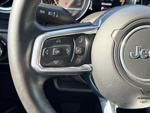 Used 2022 Jeep Wrangler Unlimited Sahara AWD/4WD image 9