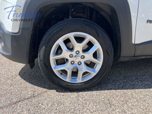 Used 2017 Jeep Renegade Latitude w/ Cold Weather Group AWD/4WD image 11