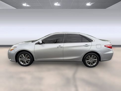 Used 2015 Toyota Camry SE image 2
