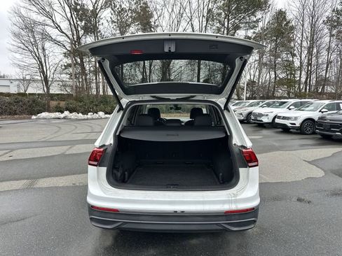 Used 2022 Volkswagen Tiguan SE image 33