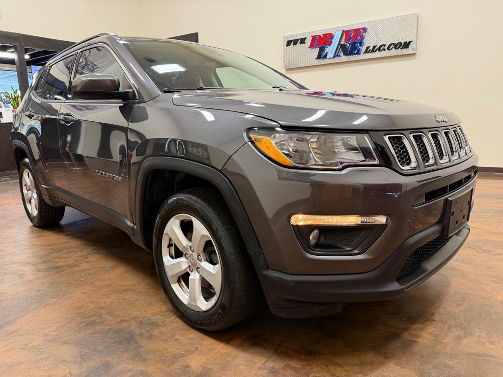 Used 2019 Jeep Compass Latitude w/ Cold Weather Group AWD/4WD image 3