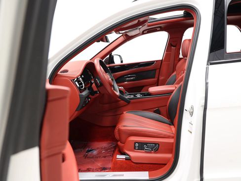 Used 2022 Bentley Bentayga AWD/4WD image 13