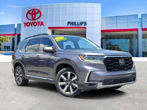 Used 2025 Honda Pilot Elite image 1