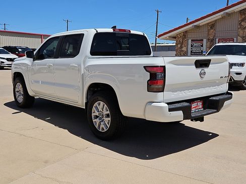Used 2024 Nissan Frontier SV w/ SV Convenience Package image 2