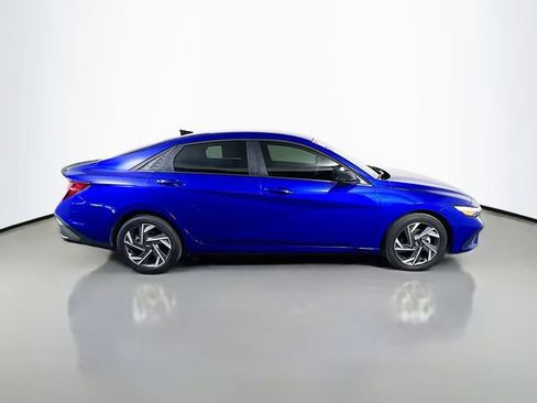 Used 2025 Hyundai Elantra Sport image 9