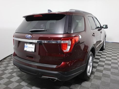 Used 2018 Ford Explorer XLT FWD image 5