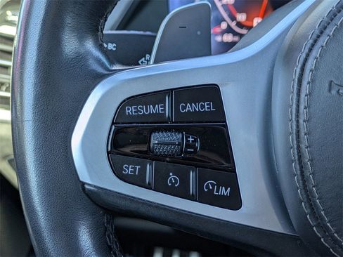 Used 2021 BMW X7 M50i w/ Dynamic Handling Package image 28