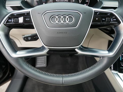 Used 2024 Audi Q8 e-tron Premium Plus w/ Premium Plus Package AWD/4WD image 25