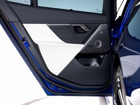 Used 2025 BMW M5 w/ Carbon Package image 62