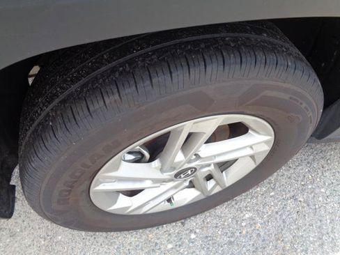 Used 2025 Hyundai Tucson SE FWD image 11