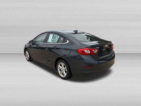 Used 2018 Chevrolet Cruze LT FWD image 6