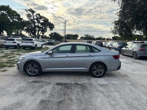 Used 2024 Volkswagen Jetta SE FWD image 17