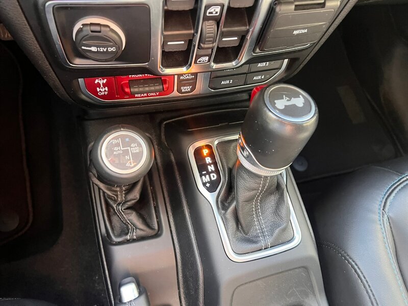 Used 2024 Jeep Wrangler Unlimited Rubicon 4xe AWD/4WD image 32