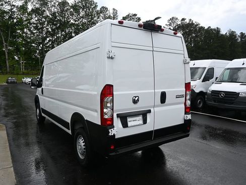 Used 2024 RAM ProMaster 2500 w/ Convenience Group FWD image 4