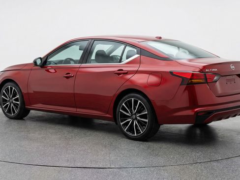 Used 2025 Nissan Altima 2.5 SV FWD image 6