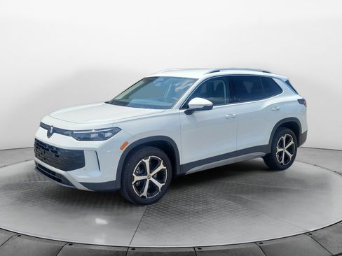 Certified 2026 Volkswagen Tiguan SE AWD/4WD image 3