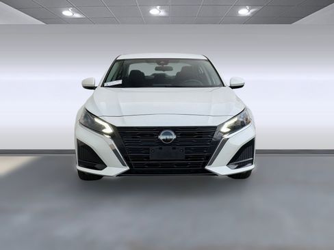 Used 2023 Nissan Altima 2.5 SV image 5