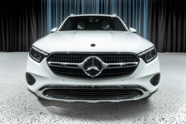 Used 2026 Mercedes-Benz GLC 300 image 2