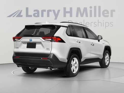 Used 2021 Toyota RAV4 XLE w/ Convenience Package AWD/4WD image 2