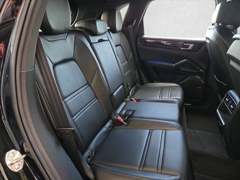 Used 2021 Porsche Cayenne AWD/4WD image 21