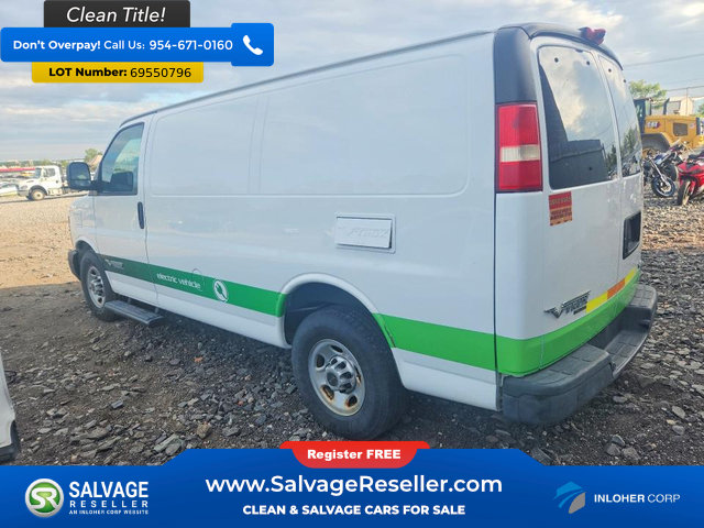 Used 2014 Chevrolet Express 2500 RWD image 3
