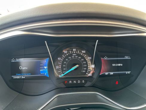 Used 2018 Ford Fusion SE w/ Fusion SE Technology Package image 16