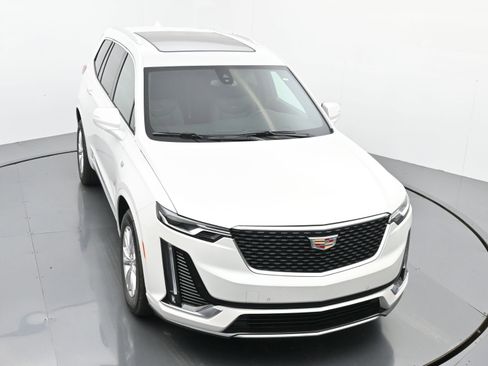 New 2025 Cadillac XT6 Luxury image 30