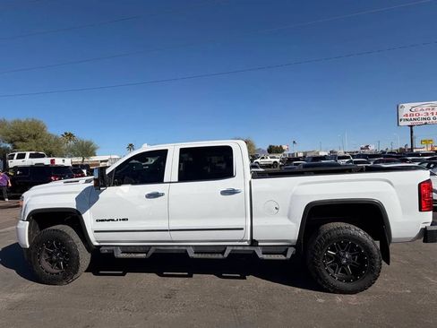 Used 2019 GMC Sierra 2500 Denali w/ Duramax Plus Package AWD/4WD image 4